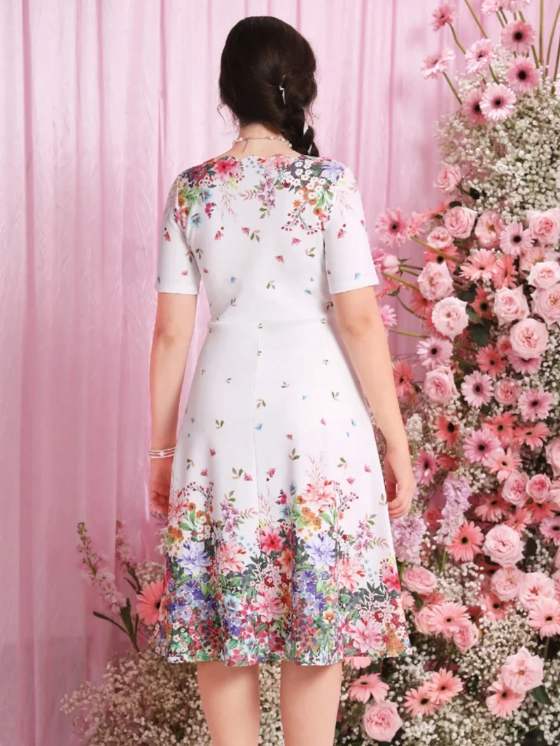 Vestido Blanco Con Estampado Floral Para Niña - Imagen 2
