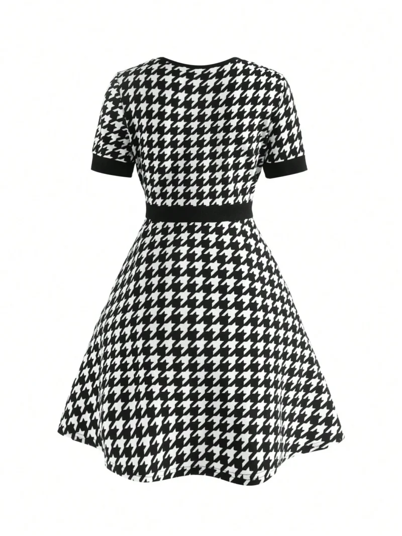 Vestido Clásico Con Botones Dorados Para Niña - Imagen 4