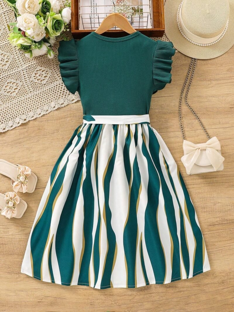 Vestido Verde Con Volantes Y Estampado Geométrico Para Niña - Imagen 2