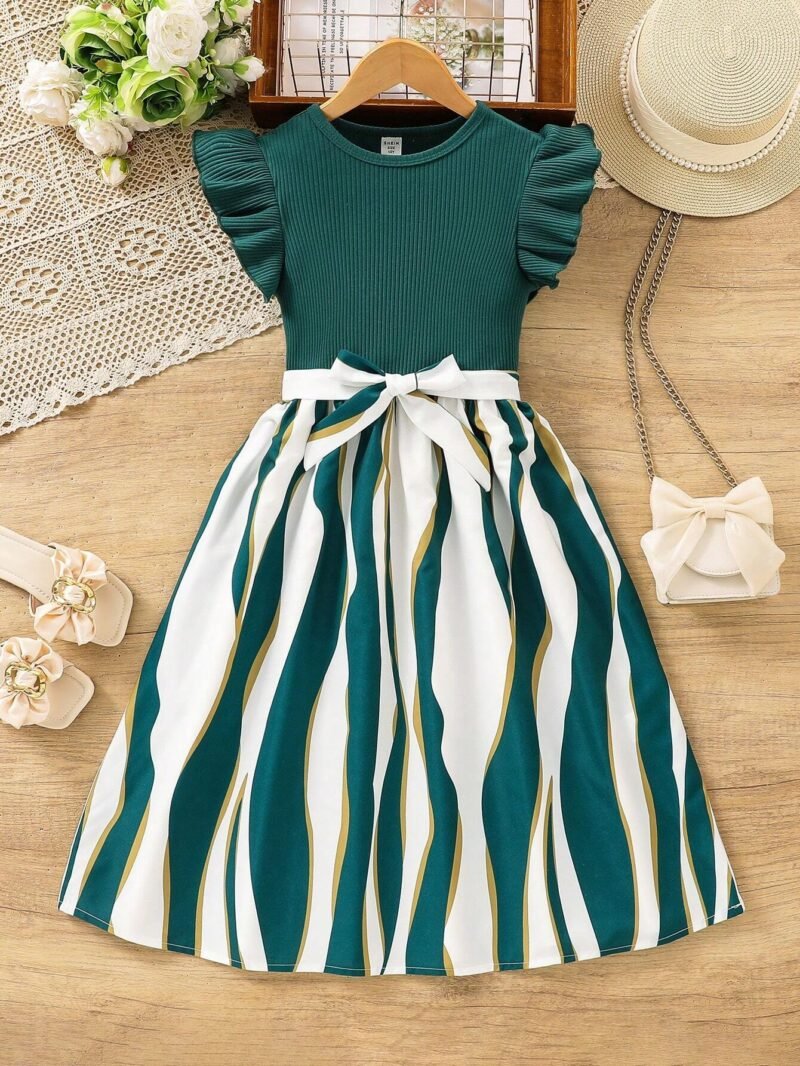Vestido Verde Con Volantes Y Estampado Geométrico Para Niña