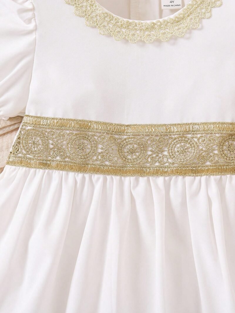 Vestido Blanco Con Manga Farol Y Encaje Dorado Para Niña - Imagen 4