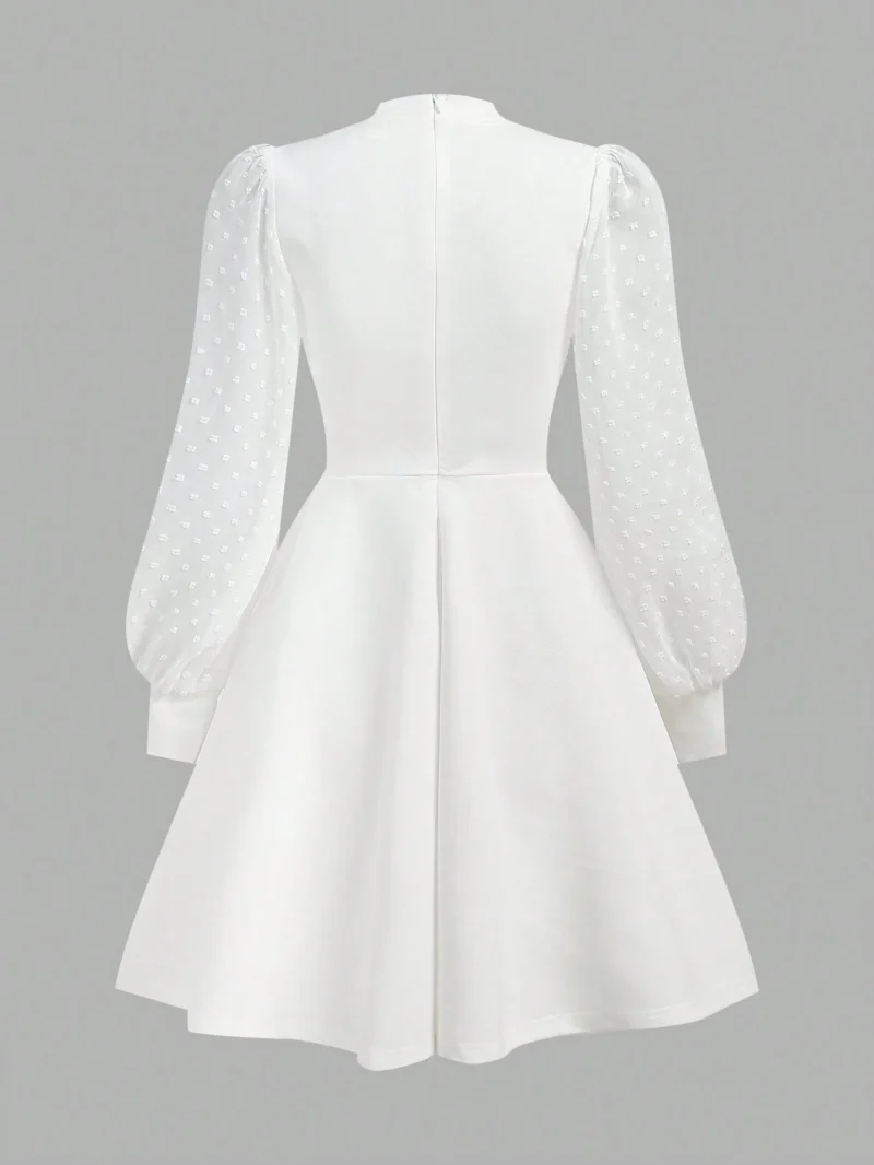 Vestido Blanco Elegante Con Manga Larga Y Cuello Alzado Para Niña - Imagen 2