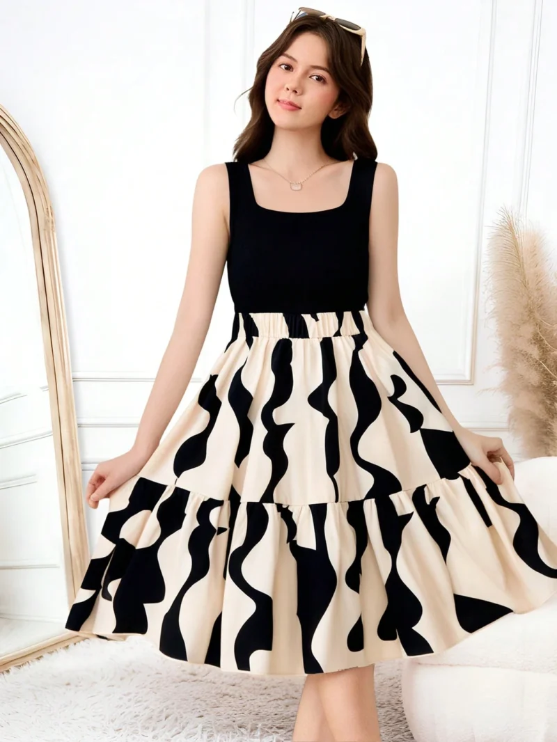 Vestido Negro Con Tirantes Y Estampado De Corazones Para Niña