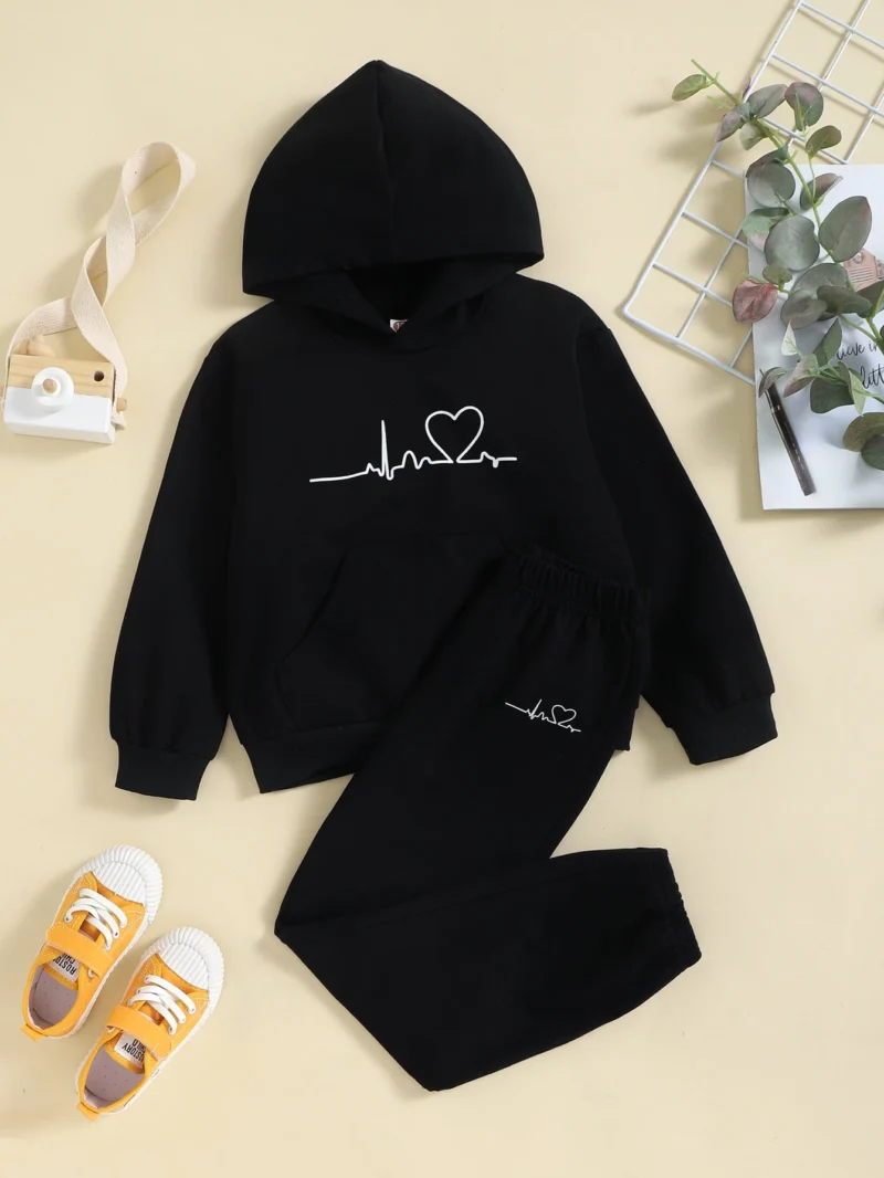 Conjunto Sudadera Y Pantalón Deportivo Negra Con Corazón Para Niña