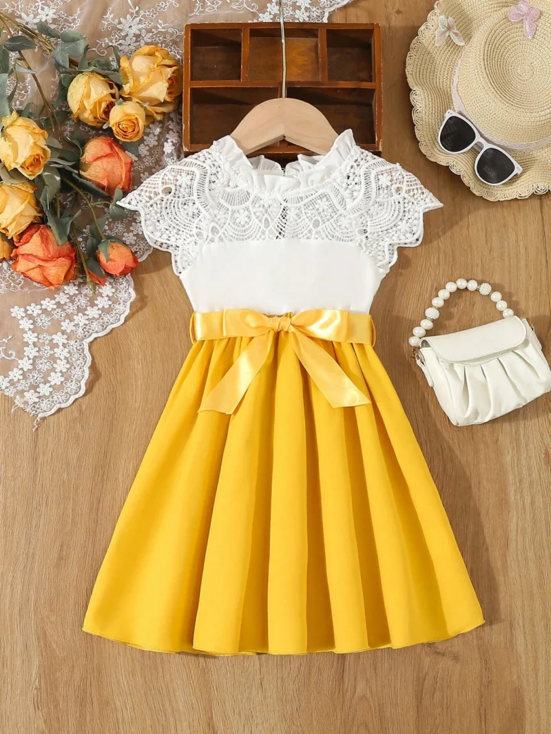 Vestido Amarillo Para Niña Con Encaje En Contraste