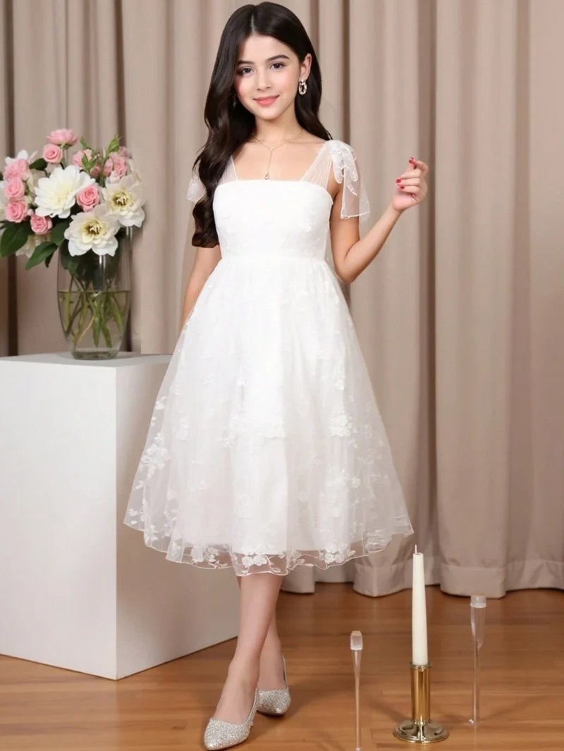 Vestido Blanco Midi Con Tirantes Y Detalles En Encaje Para Niña - Imagen 3